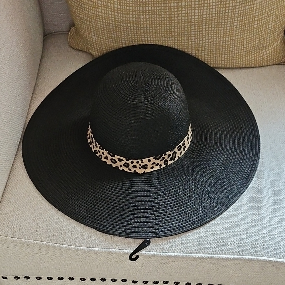 Express Black Hat with Animal Print Band